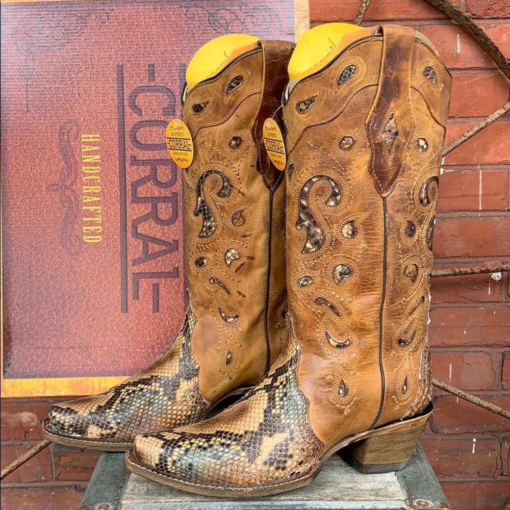 - Corral New Python Snakeskin Inlay Snip Toe Boots - image 3